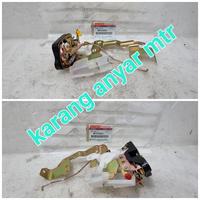Gambar door lock kunci pintu kiri canter/ps125t mk434981 dari karang anyar motor undefined 1 Tokopedia