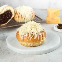 Gambar Momolin Bakery - Roti Coklat Keju | Roti Manis | Roti Isi Coklat dari Momolin Bakery undefined 3 Tokopedia