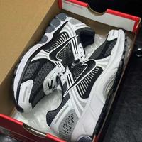 Gambar Nike Zoom Vomero 5 Dark Grey dari HypesneakersID undefined 3 Tokopedia