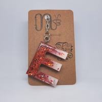 Gambar Gantungan kunci inisial huruf E love dari INBHandmade undefined 1 Tokopedia