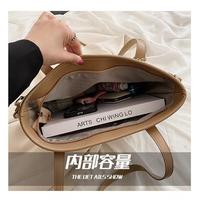 Gambar GUDANG TAS - Tote wanita selempang import gantungan kuda ori shoulder - cream tikar dari TOKO CANTIK BERSAMA_NEW undefined 5 Tokopedia