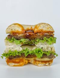 Gambar Spicy Beef Mozarella - Vegan Plain dari Mad Bagel Tebet undefined 1 Tokopedia