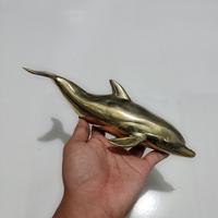 Gambar Patung Lumba-lumba Logam Kuningan Dolphin Brass Statue Dekorasi Hiasan - Gold dari Mentari Bali Craft undefined 2 Tokopedia