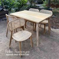 Gambar Satu Set Meja Makan 4 Kursi Kacang Rotan - Meja Cafe Jati Retro Grosir dari Jennaira Furniture undefined 1 Tokopedia