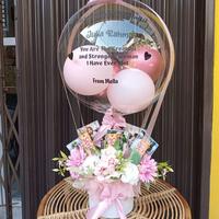 Gambar hampers balon + bunga+ coklat 3 dari Razafa gift shop sukabumi undefined 1 Tokopedia