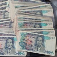 Gambar 1000 rupiah uang kertas kuno sutomo tahun 1980 dari aLeLmO undefined 1 Tokopedia