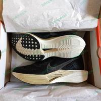 Gambar Nike ZoomX Vaporfly Next% 3 Black Gold Men Running Shoes Original BNIB - 9.5 dari prekitroom undefined 4 Tokopedia
