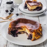 Gambar Blueberry Basque Burnt Cheesecake - kue ulang tahun dan hari raya - 12cm dari AngelCakery Alam Sutera undefined 1 Tokopedia