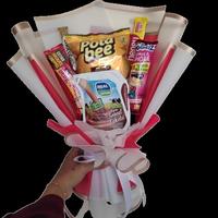 Gambar BUKET JAJAN MERAH PUTIH / BUCKET SNACK CUSTOM HADIAH LOMBA CUSTOM - Merah, Tambah Jajan dari Kyneara Pusat Kado Madiun undefined 2 Tokopedia