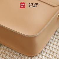 Gambar MINISO Crossbody Bag Tas Selempang Kulit Kerang Mode Kunci Logam Antik - Khaki dari minisoshopid undefined 4 Tokopedia