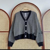 Gambar Ahyeon crop cardy / Cardigan rajut motif stripe wanita korea terbaru - mint dari lattinashop undefined 2 Tokopedia