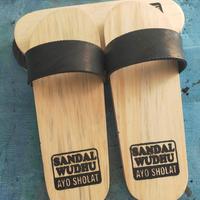 Gambar sandal kayu tali karet ban bekas dari PENGRAJIN SANDAL WUDHU undefined 2 Tokopedia