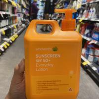 Gambar Sunblock Badan dan Wajah Woolworth Sunscreen Everyday 1 liter dari Titip yuks undefined 1 Tokopedia