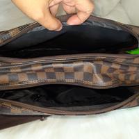 Gambar Tas selempang / sling bag motif kotak preloved dari Levi Online Shop undefined 4 Tokopedia