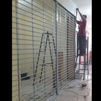 Gambar Pemasangan pintu Rolling door tipe grell dari Rollingdoor Jaya Mandiri undefined 3 Tokopedia