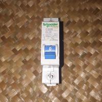 Gambar MCB Schneider C32N CL10 10A 1 Phase Original dari Kamari Electrical undefined 1 Tokopedia
