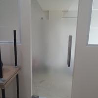 Gambar pintu kaca floor hinge 12mm tempered dari Zahwa jaya glass undefined 2 Tokopedia