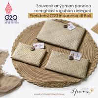 Gambar Pouch C Slepen Kancing Batok Anyaman Pandan dari Crea Spora undefined 5 Tokopedia