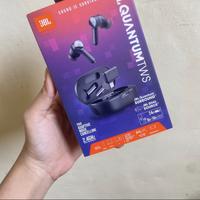 Gambar JBL QUANTUM TWS dari GEEZ the LAVBEL undefined 1 Tokopedia