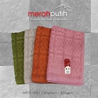 Gambar KESET HANDUK MERAH PUTIH UKURAN 42x65 (BATH MAT) - PART 2 dari Ameera Mall undefined 4 Tokopedia