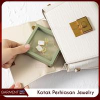 Gambar Kotak Penyimpanan Perhiasan Transparan Anti Debu Box Kalung Cincin - KECIL, PUTIH dari GarmentMarts undefined 2 Tokopedia