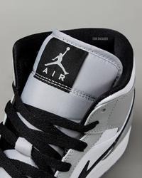 Gambar Air Jordan 1 Mid Light Smoke Grey 100% Original Authentic BNIB dari TSM Sneaker undefined 3 Tokopedia