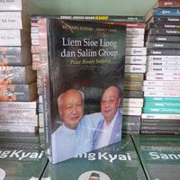 Gambar Liem Sioe Liong Dan Salim Group Pilar Bisnis Soeharto - Richard Borsuk dari awwanstore undefined 3 Tokopedia