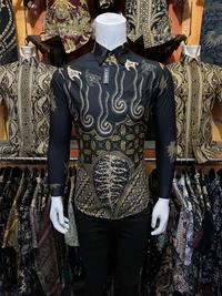 Gambar batik pria slim fit lengan panjang motif keong racun - Keong racun, M dari Batik Putra Kencana Official undefined 1 Tokopedia