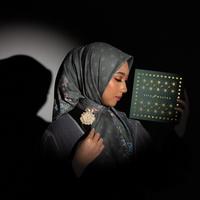 Gambar Hijab Voal Sekar Kedhaton Taman Sari Coral Blossom - Kerudung Segi Empat - Kisawastra dari Kisawastra undefined 5 Tokopedia