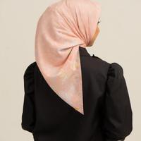 Gambar Hijab Voal Sekar Kedhaton Taman Sari Coral Blossom - Kerudung Segi Empat - Kisawastra dari Kisawastra undefined 2 Tokopedia