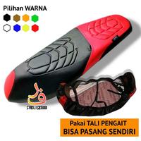 Gambar Sarung Jok Motor Enmore Kulit Jok Motor Beat / Vario 125 / Vario 150 / Vario / Scoopy / Genio / Pcx / Adv / Mio / Mio Soul / Fino / Fazzio / Nmax / Aerox / Lexi / Supra X / Supra X 125 Jok Motor  Cover Jok Motor Sarung Jok Kulit Jok Cover Jok Kain Jok - ABU ABU, NMAX dari VELOTAX undefined 5 Tokopedia