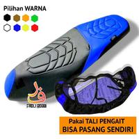 Gambar Sarung Jok Motor Enmore Kulit Jok Motor Beat / Vario 125 / Vario 150 / Vario / Scoopy / Genio / Pcx / Adv / Mio / Mio Soul / Fino / Fazzio / Nmax / Aerox / Lexi / Supra X / Supra X 125 Jok Motor  Cover Jok Motor Sarung Jok Kulit Jok Cover Jok Kain Jok - ABU ABU, NMAX dari VELOTAX undefined 1 Tokopedia