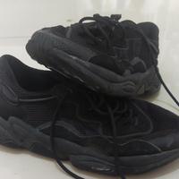 Gambar Sepatu Adidas Yeezy Full Black UK 40./24.5 dan UK 39/23 dari PL 99 (Second Branded) undefined 3 Tokopedia