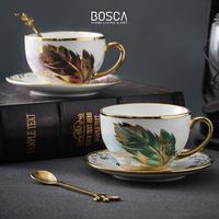 Gambar Bosca Living - Vintage Gold Leaf Ceramic Mug / Gelas Teh Kopi Keramik / Satu Set Gelas dengan Tatakan Coaster dan Sendok Emas / Hampers Gift Box Gelas Set / Cangkir Kramik - Red Box Biasa dari BOSCA LIVING undefined 1 Tokopedia