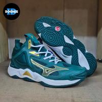 Gambar Sepatu Mizuno Wave Momentum 3 Mid Volly Badminton Super Premium BNIB - Full Black, 41 dari BoomsID undefined 3 Tokopedia