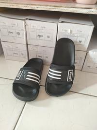 Gambar S055- Hilos sendal slop lakilaki umur 3-6 tahun senal slop lakilaki sendal santai sendal simple sendal viral sendal karet hilos sendal toddler sendal kekinian - black 25-26 dari Karenina Shop Bekasi undefined 1 Tokopedia