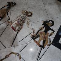 Gambar sepaket lima wayang kulit peninggalan mbah dari Jefri Antik undefined 2 Tokopedia