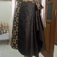 Gambar Rok Batik Kombinasi kain emboss dari Waranggani_Outers undefined 1 Tokopedia