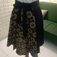Gambar Rok Batik Kombinasi kain emboss dari Waranggani_Outers undefined 3 Tokopedia