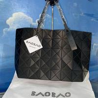Gambar ISSEY MIYAKE HANDBAG / TOTEBAG HITAM dari OOWH BOUTIQUE undefined 1 Tokopedia