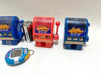 Gambar Set candy dispenser jackpot slot machine , tamagotchi connection game keychain gantungan kunci dari Liberush.store undefined 3 Tokopedia