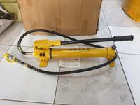 Gambar Hydraulic Pump 900ml CP-700 Pompa Hidrolik Manual 900cc Hydraulic Hand Pump CP 700 dari Daily Central undefined 1 Tokopedia