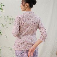 Gambar Kebaya kartini florine lengan 7/8 meradelima katun jepang bunga ungu - M dari Meradelima Batik undefined 3 Tokopedia