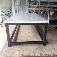 Gambar Meja tamu atau coffe table dengan lapisan granit. Kerangka besi. dari ud keramik agung kpj undefined 1 Tokopedia