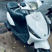Gambar Piaggio zip putih second/bekas dari Dagang oke undefined 3 Tokopedia