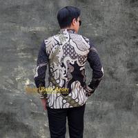 Gambar Galeri Batik Ardev Nirvata abstrak Kemeja Pria Lengan Panjang Pria Slim Fit Lapis Furing Warna Hitam Kombinasi Warna Hijau Baju Katun - M dari Galeri Batik Ardev undefined 4 Tokopedia
