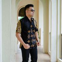 Gambar Baju batik lengan pendek gold original jakarta batikku modern premium - S dari JAKARTA BATIKKU undefined 2 Tokopedia