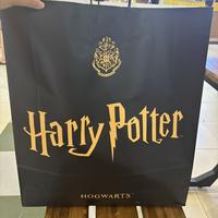 Gambar Ready Miniso x Harry Potter Paper Bag Jumbo Harry Potter Kantong Belanja Besar dari Toko-Santai undefined 1 Tokopedia