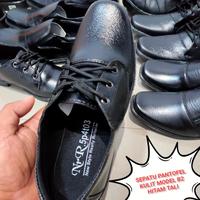Gambar Sepatu pantofel kerja Kickers tipe tali pria kantor formal resmi - B2HITAMTALI NRR, 42 dari NRR 5P4T03_NEW undefined 3 Tokopedia