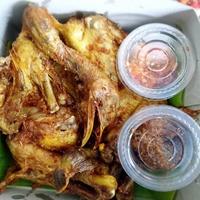 Gambar Ayam Goreng Kampung Mbak Nana Solo, frozen food, sambel blondo oleh - oleh dari Wahyu Moro Batik Solo undefined 3 Tokopedia